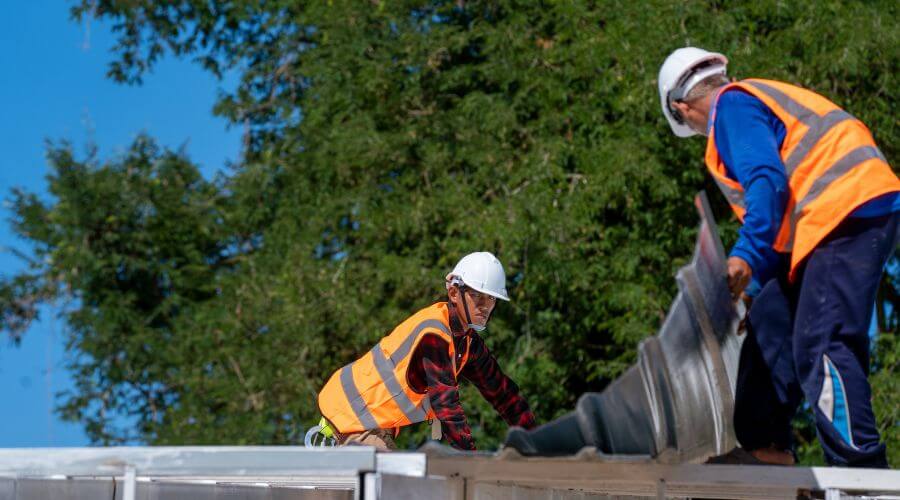 Professional gutter cleaning in Lamona, WA
